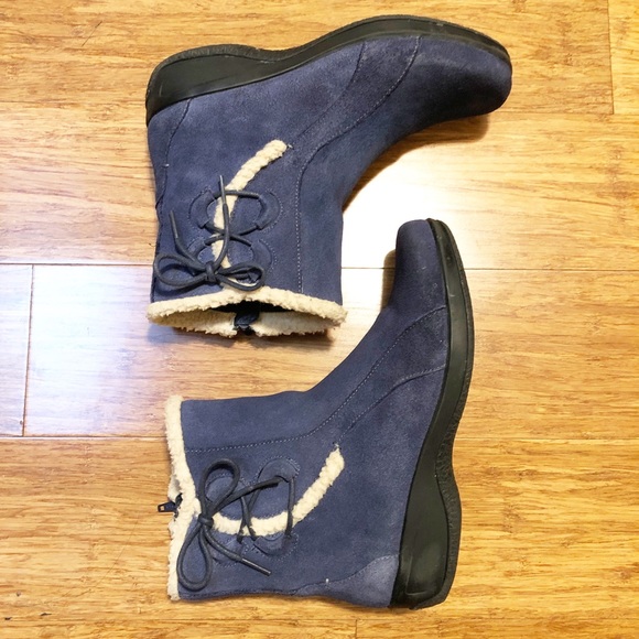 Clarks Shoes - Clarks blue suede shearling ankle boot. EUC. 7.5